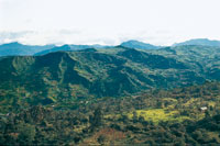 Terraza de acarreo en el municipio de Ubaque, al occidente de Bogot�. El relieve ha sido fuertemente erosionado; en la cima conserva una peque�a planicie.