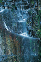 Fuente sobre roca volc�nica.