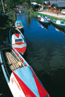 El sistema lacustre de la laguna de La Cocha, en El Encano, ha desarrollado formas de transporte fluvial que llegan hasta el Guamu�s, el r�o navegable a mayor altitud en Colombia.