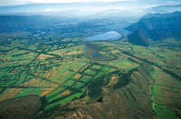 La laguna de Cucunub� presenta un avanzado estado de sedimentaci�n causado por las actividades agropecuarias. Altiplano de Ubat�.