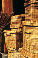 Los artesanos de la regi�n aprovechan el junco que prolifera en las riberas de las lagunas para elaborar hermosas piezas de cester�a.