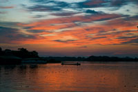 Atardecer en Puerto Nari�o, poblaci�n de ind�genas tikuna en las riberas del Amazonas.

