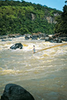 Pesca artesanal en los raudales de Araracuara.