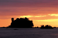 Islotes de roca bas�ltica en el golfo de Tribug�, costa del Pac�fico.