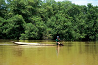 La pesca es una actividad de susbsistencia para muchos pobladores de la bah�a de Cispat�.