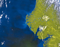 Imagen satelital que muestra el delta del r�o San Juan y las bah�as de M�laga y Buenaventura.