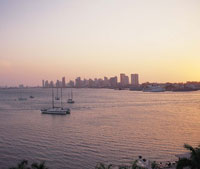 Cartagena de Indias, patrimonio hist�rico de la humanidad, se consolida como uno de los m�s importantes centros comerciales, culturales y tur�sticos en el �mbito del Caribe.