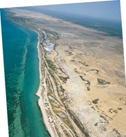 A lo largo del cord�n litoral de Carrizal se aprecia la formaci�n de dunas producidas por el barrido del viento sobre las planicies costeras bajas. Estas formaciones son empleadas como carreteras por la poblaci�n local.