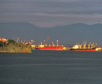 Buenaventura, fundada por Pascual de Andagoya y don Juan de Ladrilleros en la isla Cascajal, es en la actualidad el puerto comercial m�s importante sobre la costa Pac�fica colombiana.