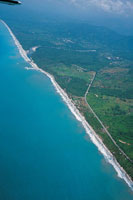 En algunos sectores del Caribe colombiano, se presentan playas longitudinales externas, cuyas arenas est�n compuestas por granos finos. Playas abiertas de la vertiente norte de la Sierra Nevada de Santa Marta.