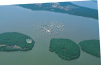 La laguna costera m�s extensa del pa�s es la Ci�naga Grande de Santa Marta, ambiente que ha sido aprovechado por el hombre desde tiempos muy remotos. Asentamiento palaf�tico de Nueva Venecia.