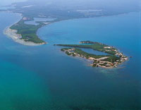 En el golfo se encuentran diversos accidentes geogr�ficos. Punta e isla San Bernardo, l�mite norte del golfo.