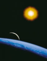 El universo tiene un equilibrio din�mico en el que interact�an diferentes formas de energ�a. En primer plano, la Tierra; al fondo la luna y el sol.