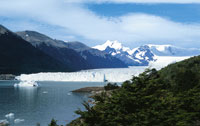 Paisaje de zona templada con grandes valles glaciares en los Andes del sur, sujetos a los cambios de las estaciones. Glaciar Perito Moreno, en Argentina.