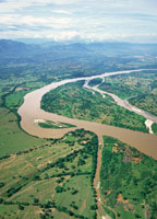 El Magdalena Medio o Yuma, el r�o amigo en lengua Karib, se extiende desde los raudales de Honda hasta la poblaci�n de La Gloria en el departamento de Bol�var.