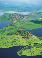 Lomas, colinas y valles aluviales enmarcados en un paisaje de lomer�o.