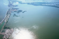 Isla Salamanca, que separa la Ci�naga Grande de Santa Marta del mar Caribe.