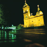 Durante los siglos coloniales, la arquitectura espa�ola se adapt� a las condiciones del mundo americano, donde cre� nuevos estilos y formas. Iglesia de Timan�.