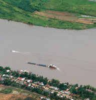 El medio fluvial es econ�mico para el transporte de carga y pasajeros, por lo que la recuperaci�n de la nevegabilidad del Magdalena es una inversi�n que beneficiar� al pa�s.