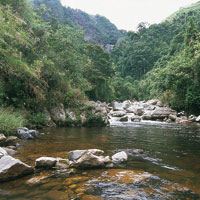 El levantamiento final de la cordillera Central y los procesos erosivos, generaron amplias divisorias de agua con lomos de tope plano, abruptos ca�ones y valles donde quedaron atrapados mares interiores que m�s tarde se convirtieron en zonas des�rticas.