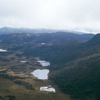 Desde su nacimiento hasta que sale de la cordillera y entra al valle , el r�o se desplaza por una fuerte pendiente y arrastra a su paso una gran cantidad de sedimentos. Valle de Paletar�.