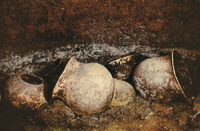 Dentro de la c�mara de los hipogeos de Tierradentro, decorados con formas geom�tricas y figuras antropomorfas, se inclu�a el ajuar funerario que acompa�ar�a al muerto en su �ltimo viaje.