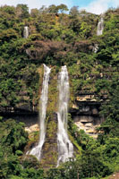 Colombia es un pa&iacute;s privilegiado por la cantidad de agua y la variedad de relieves que posee. Cascada El C&aacute;liz en Santander.