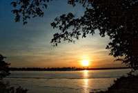 Los principales r&iacute;os que surcan la Amazonia colombiana nacen en la cordillera de Los Andes y acumulan un gran caudal en su recorrido. R&iacute;o Amazonas a la altura de Leticia.