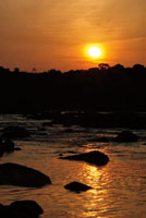 Atardecer en el raudal Payara, r&iacute;o In&iacute;rida.