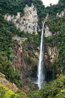 La cascada Las Nereidas en el municipio de Villamar&iacute;a, Caldas, presenta un solo salto cuya altura es de 180 metros.