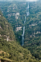 La cascada La Chorrera en Choach&iacute;, Cundinamarca, con 590 metros, es la m&aacute;s alta del pa&iacute;s.