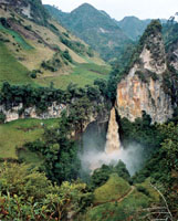 Cascada La Tajumbina en el Parque Nacional Natural Do&ntilde;a Juana, Nari&ntilde;o.
