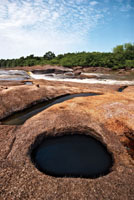 El raudal de Casualito es uno de los obst&aacute;culos para la navegaci&oacute;n y para las migraciones de peces en el r&iacute;o Orinoco.