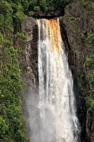 La energ&iacute;a  que genera el agua al caer puede ser aprovechada de muchas maneras, sin producir contaminaci&oacute;n. Salto de Bordones, Huila.
