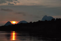 En una gran mayor&iacute;a de lugares de Colombia, la naturaleza nos entrega ambientes de una belleza espectacular. Atardecer en los cerros de Mavecure, Guain&iacute;a.
