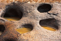 Oquedades que se forman por la corriente en el raudal Maipures, r&iacute;o Orinoco.