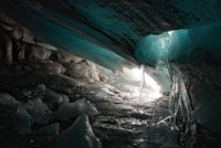Aun en estado s&oacute;lido, el agua es un poderoso agente erosivo de las rocas de la superficie terrestre. Glaciar en la Sierra Nevada del Cocuy.