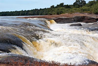 En el punto de quiebre de una corriente de agua, se concentra la conversi&oacute;n de energ&iacute;a potencial en energ&iacute;a cin&eacute;tica. Raudal Morroco, r&iacute;o In&iacute;rida.