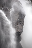 En una ca&iacute;da de agua se pone de manifiesto la enorme energ&iacute;a que puede adquirir el agua por la fuerza de la gravedad.