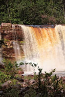 Ca&iacute;da en forma de catarata en el Raudal Alto de Ca&ntilde;o Mina.