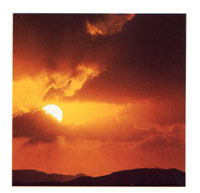 El pa�s est� localizado en la zona ecuatorial, la franja del planeta que tiene mayor irradiaci�n solar. En esta p�gina, amanecer en la serran�a de Macuira.